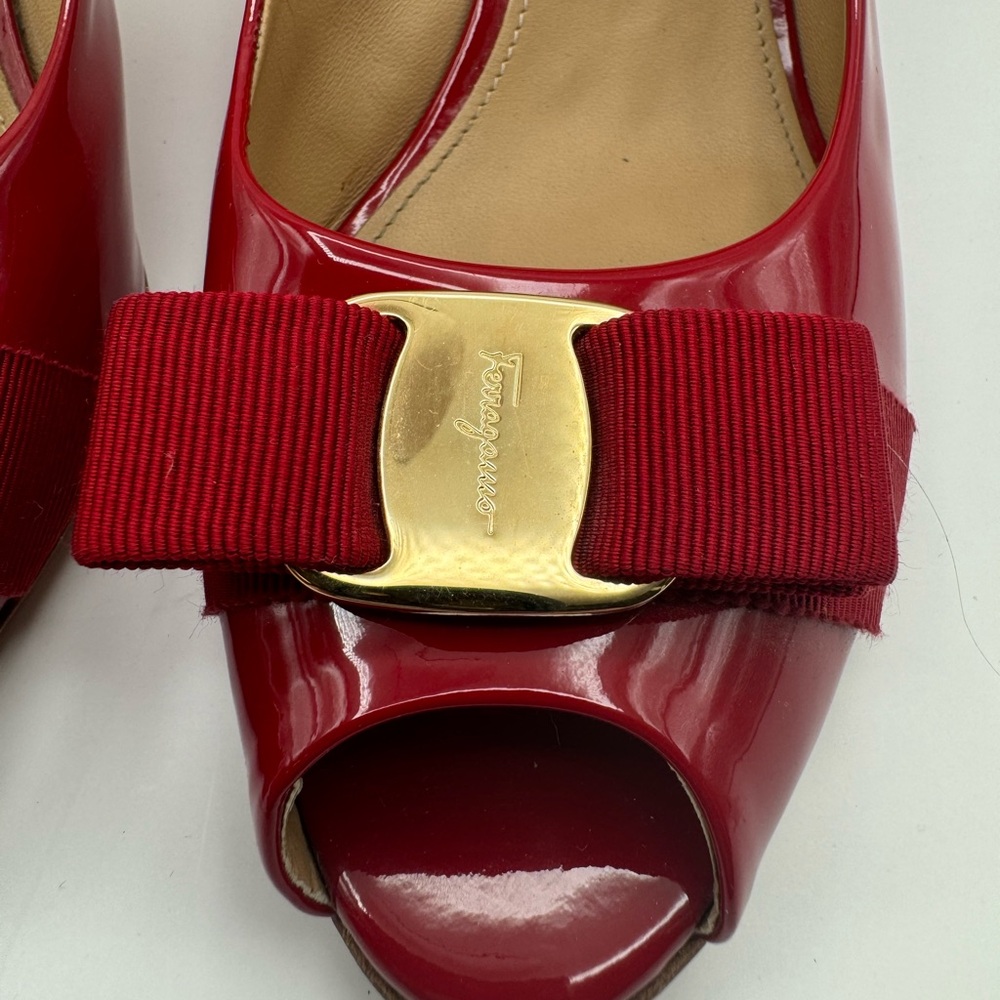 Salvatore Ferragamo Patent Leather Bow Accents Pumps - Picture 2 of 9